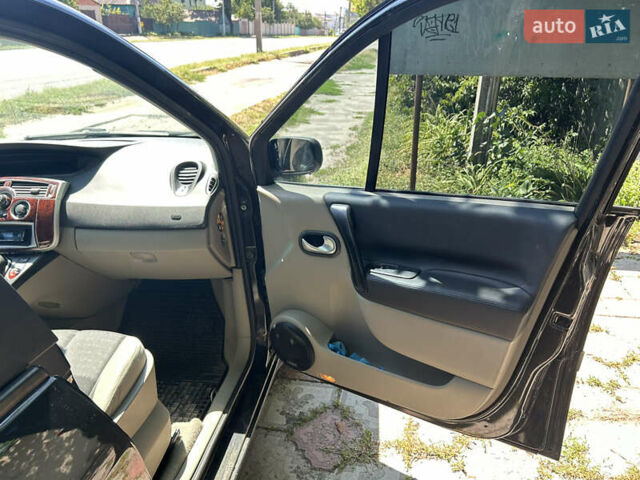 Черный Рено Сценик, объемом двигателя 1.6 л и пробегом 240 тыс. км за 5300 $, фото 4 на Automoto.ua