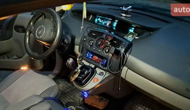 Черный Рено Сценик, объемом двигателя 1.6 л и пробегом 250 тыс. км за 3900 $, фото 4 на Automoto.ua