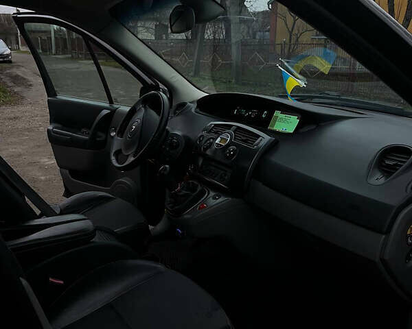 Черный Рено Сценик, объемом двигателя 1.6 л и пробегом 250 тыс. км за 4100 $, фото 9 на Automoto.ua