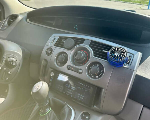 Черный Рено Сценик, объемом двигателя 2 л и пробегом 189 тыс. км за 4700 $, фото 20 на Automoto.ua