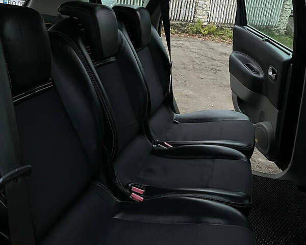 Черный Рено Сценик, объемом двигателя 1.6 л и пробегом 250 тыс. км за 4100 $, фото 7 на Automoto.ua