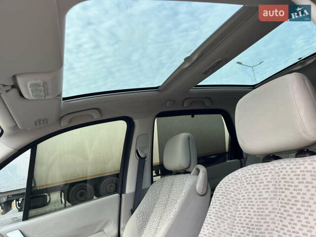 Рено Сценік 2006 у Черкасах на Automoto.ua Чорний Рено Сценік, об'ємом двигуна 1.6 л та пробігом 241 тис. км за 5500 $, фото 10 на Automoto.ua