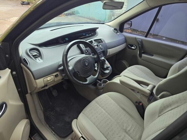 Черный Рено Сценик, объемом двигателя 1.6 л и пробегом 182 тыс. км за 4999 $, фото 12 на Automoto.ua