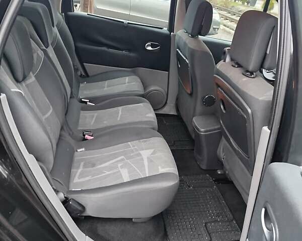 Черный Рено Сценик, объемом двигателя 1.6 л и пробегом 215 тыс. км за 4900 $, фото 1 на Automoto.ua