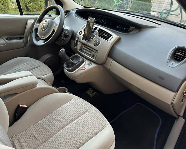 Черный Рено Сценик, объемом двигателя 1.6 л и пробегом 205 тыс. км за 4600 $, фото 19 на Automoto.ua