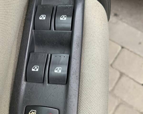 Черный Рено Сценик, объемом двигателя 1.6 л и пробегом 253 тыс. км за 4700 $, фото 22 на Automoto.ua