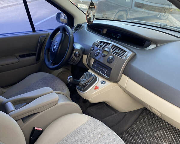 Черный Рено Сценик, объемом двигателя 1.6 л и пробегом 300 тыс. км за 3999 $, фото 3 на Automoto.ua