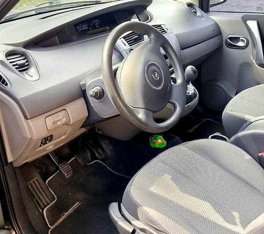 Черный Рено Сценик, объемом двигателя 1.6 л и пробегом 209 тыс. км за 5000 $, фото 3 на Automoto.ua