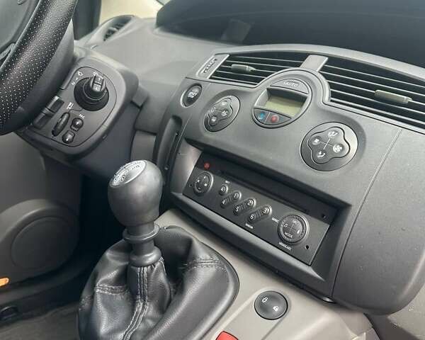 Черный Рено Сценик, объемом двигателя 1.6 л и пробегом 225 тыс. км за 4990 $, фото 9 на Automoto.ua