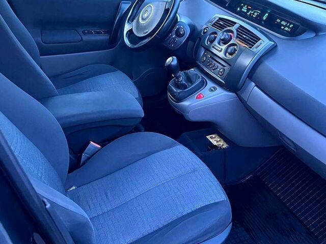 Черный Рено Сценик, объемом двигателя 1.6 л и пробегом 284 тыс. км за 5500 $, фото 9 на Automoto.ua