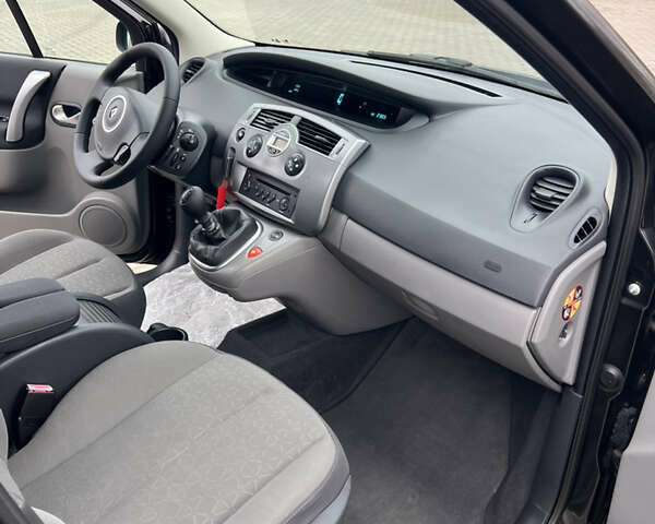 Чорний Рено Сценік, об'ємом двигуна 1.6 л та пробігом 190 тис. км за 5100 $, фото 16 на Automoto.ua