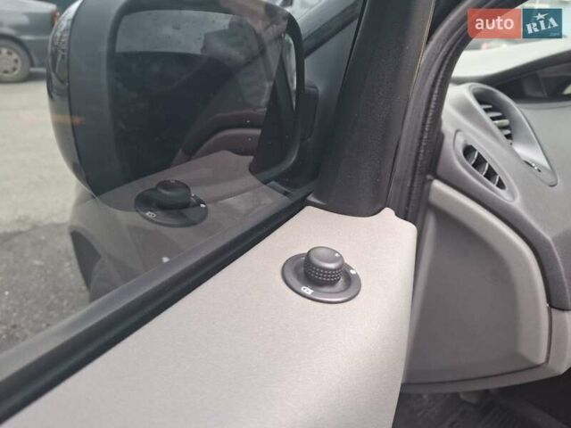 Черный Рено Сценик, объемом двигателя 1.6 л и пробегом 225 тыс. км за 5700 $, фото 23 на Automoto.ua