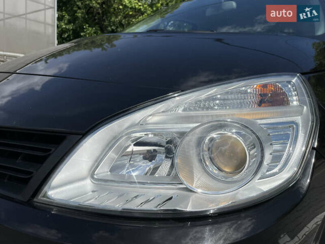 Черный Рено Сценик, объемом двигателя 1.6 л и пробегом 200 тыс. км за 5500 $, фото 8 на Automoto.ua