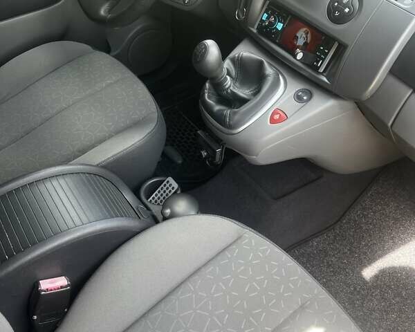 Черный Рено Сценик, объемом двигателя 1.6 л и пробегом 205 тыс. км за 5100 $, фото 7 на Automoto.ua