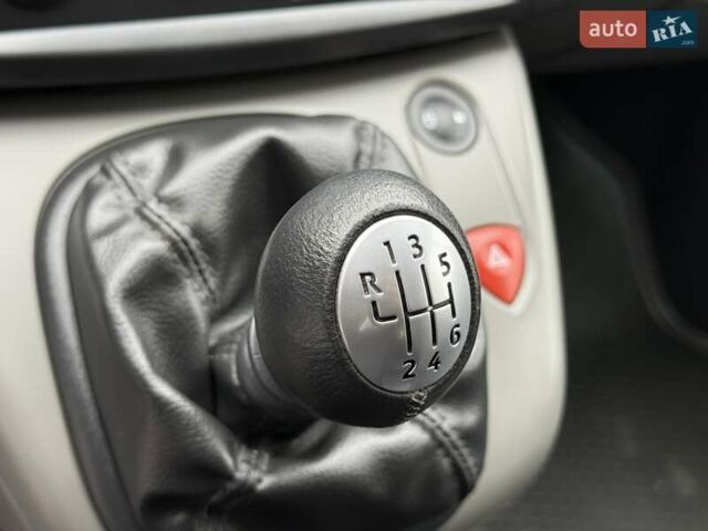 Черный Рено Сценик, объемом двигателя 1.6 л и пробегом 212 тыс. км за 5800 $, фото 22 на Automoto.ua