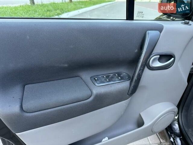 Черный Рено Сценик, объемом двигателя 1.6 л и пробегом 186 тыс. км за 5450 $, фото 15 на Automoto.ua