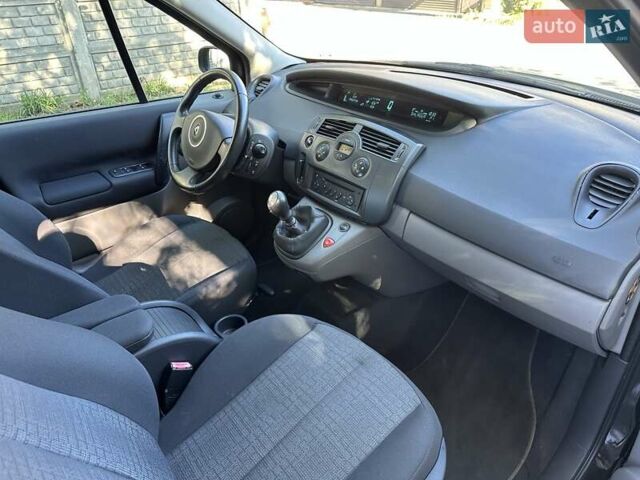 Черный Рено Сценик, объемом двигателя 1.6 л и пробегом 187 тыс. км за 5600 $, фото 14 на Automoto.ua