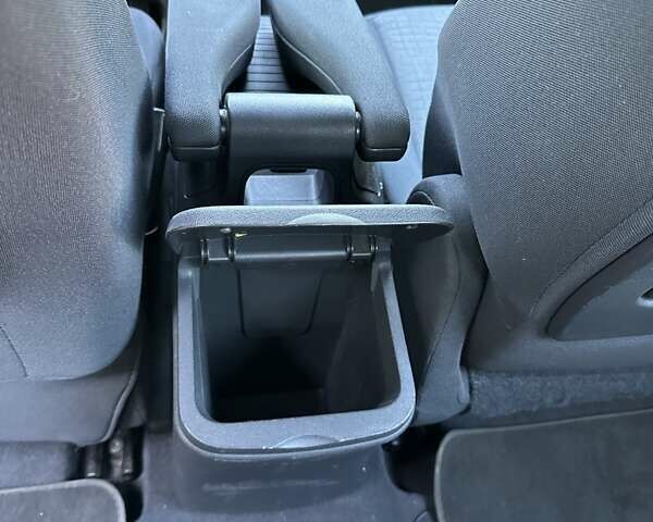 Черный Рено Сценик, объемом двигателя 1.6 л и пробегом 186 тыс. км за 5450 $, фото 12 на Automoto.ua