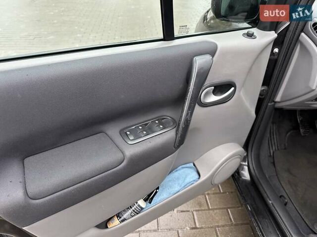 Черный Рено Сценик, объемом двигателя 1.6 л и пробегом 187 тыс. км за 5500 $, фото 16 на Automoto.ua