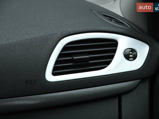 Чорний Рено Сценік, об'ємом двигуна 1.6 л та пробігом 206 тис. км за 6999 $, фото 24 на Automoto.ua