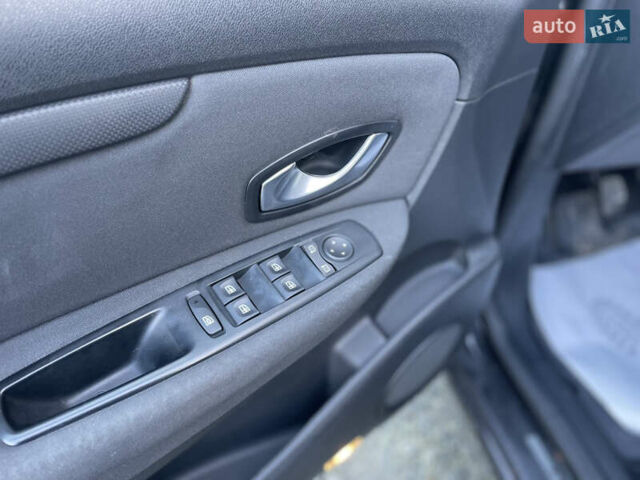 Черный Рено Сценик, объемом двигателя 1.5 л и пробегом 149 тыс. км за 8800 $, фото 35 на Automoto.ua