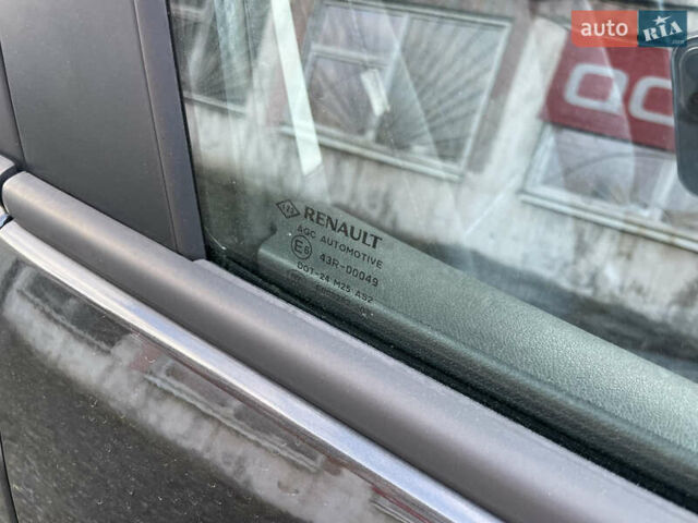 Черный Рено Сценик, объемом двигателя 1.5 л и пробегом 149 тыс. км за 8800 $, фото 65 на Automoto.ua