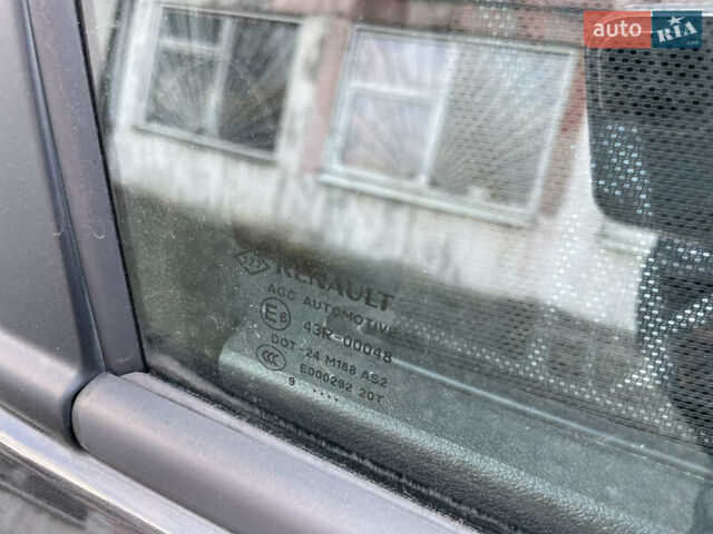 Черный Рено Сценик, объемом двигателя 1.5 л и пробегом 149 тыс. км за 8800 $, фото 67 на Automoto.ua