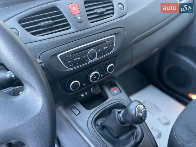 Черный Рено Сценик, объемом двигателя 1.5 л и пробегом 149 тыс. км за 8800 $, фото 32 на Automoto.ua