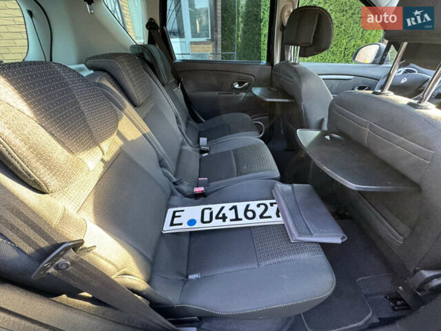 Чорний Рено Сценік, об'ємом двигуна 1.4 л та пробігом 220 тис. км за 6799 $, фото 12 на Automoto.ua