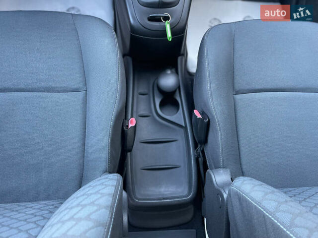 Черный Рено Сценик, объемом двигателя 1.5 л и пробегом 149 тыс. км за 8800 $, фото 38 на Automoto.ua