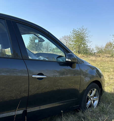 Черный Рено Сценик, объемом двигателя 2 л и пробегом 195 тыс. км за 7200 $, фото 9 на Automoto.ua
