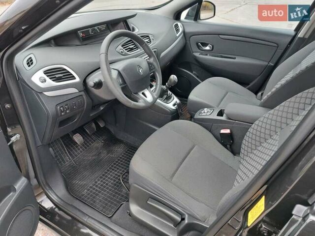 Рено Сценик 2010 в Мерефа на Automoto.ua Черный Рено Сценик, объемом двигателя 1.6 л и пробегом 189 тыс. км за 8100 $, фото 12 на Automoto.ua