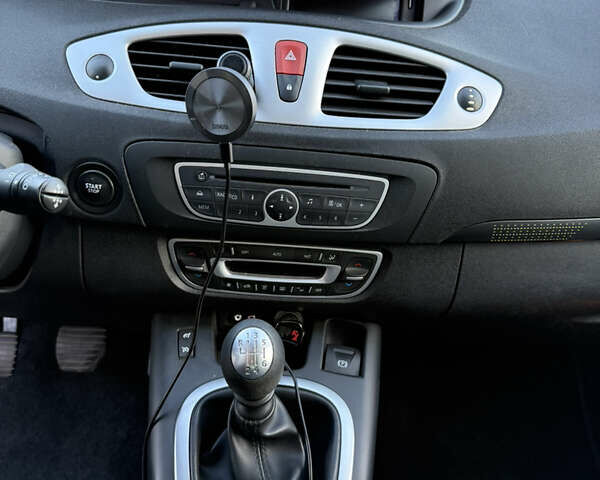 Черный Рено Сценик, объемом двигателя 1.6 л и пробегом 167 тыс. км за 7500 $, фото 11 на Automoto.ua