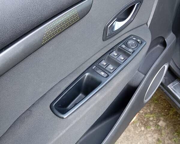 Чорний Рено Сценік, об'ємом двигуна 1.9 л та пробігом 260 тис. км за 7500 $, фото 19 на Automoto.ua