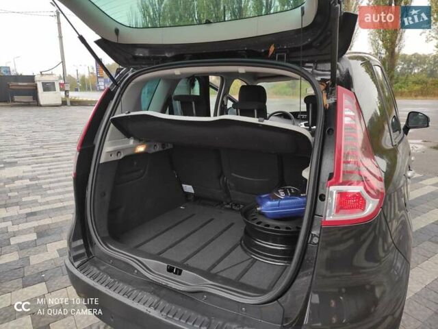 Черный Рено Сценик, объемом двигателя 1.46 л и пробегом 260 тыс. км за 5800 $, фото 5 на Automoto.ua