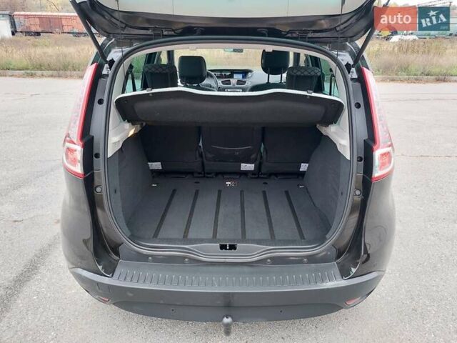 Рено Сценик 2010 в Мерефа на Automoto.ua Черный Рено Сценик, объемом двигателя 1.6 л и пробегом 189 тыс. км за 8100 $, фото 15 на Automoto.ua