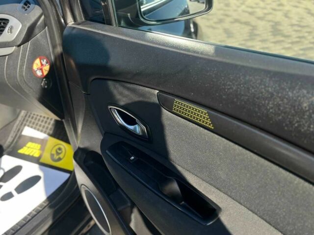 Черный Рено Сценик, объемом двигателя 1.5 л и пробегом 277 тыс. км за 7700 $, фото 9 на Automoto.ua