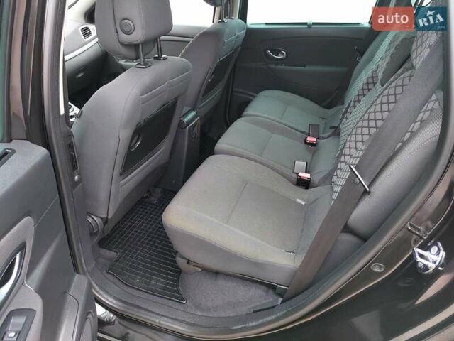 Рено Сценик 2010 в Мерефа на Automoto.ua Черный Рено Сценик, объемом двигателя 1.6 л и пробегом 189 тыс. км за 8100 $, фото 13 на Automoto.ua