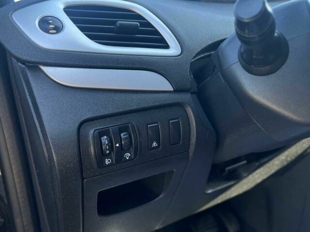 Черный Рено Сценик, объемом двигателя 1.5 л и пробегом 277 тыс. км за 7700 $, фото 18 на Automoto.ua