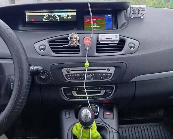 Черный Рено Сценик, объемом двигателя 1.4 л и пробегом 238 тыс. км за 7800 $, фото 1 на Automoto.ua