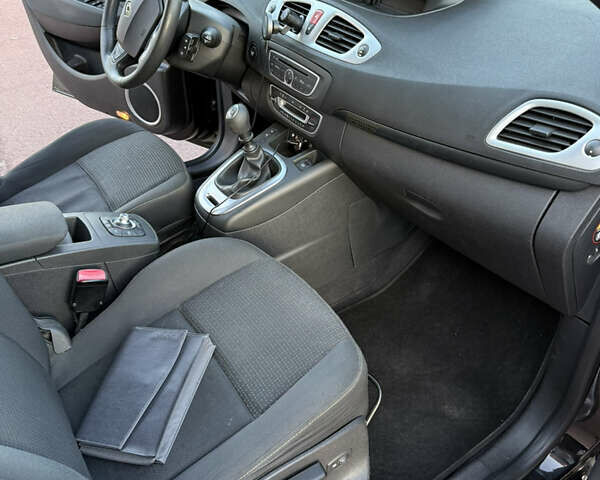 Черный Рено Сценик, объемом двигателя 1.6 л и пробегом 167 тыс. км за 7500 $, фото 13 на Automoto.ua