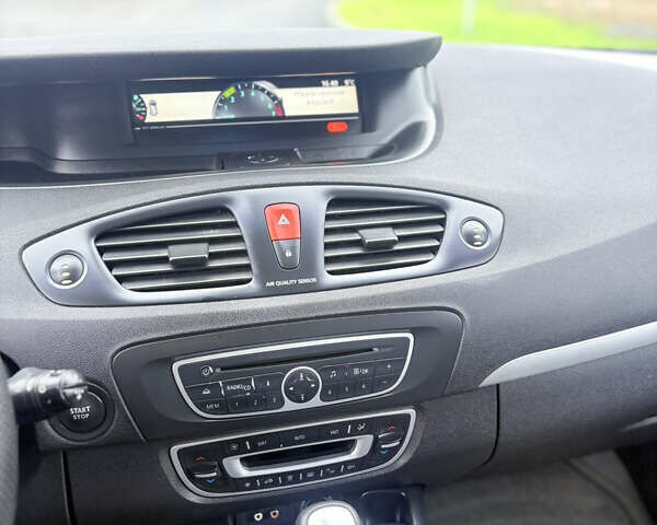 Черный Рено Сценик, объемом двигателя 2 л и пробегом 294 тыс. км за 6800 $, фото 16 на Automoto.ua