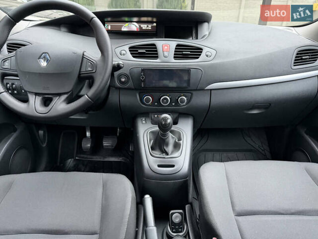 Чорний Рено Сценік, об'ємом двигуна 1.6 л та пробігом 179 тис. км за 6999 $, фото 22 на Automoto.ua