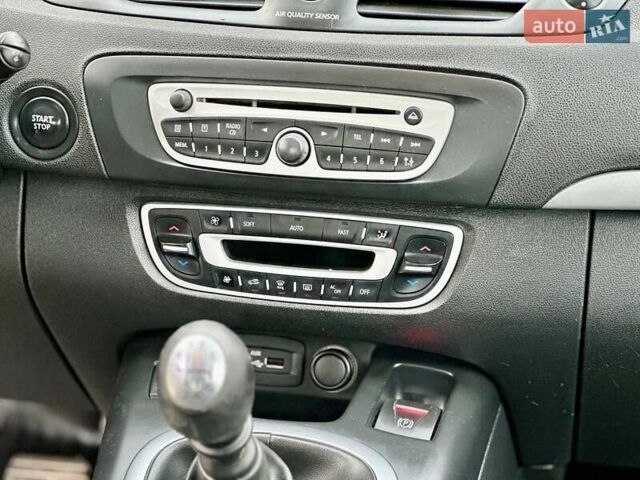 Черный Рено Сценик, объемом двигателя 1.5 л и пробегом 236 тыс. км за 7300 $, фото 31 на Automoto.ua