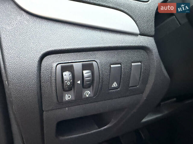 Чорний Рено Сценік, об'ємом двигуна 1.6 л та пробігом 179 тис. км за 6999 $, фото 18 на Automoto.ua