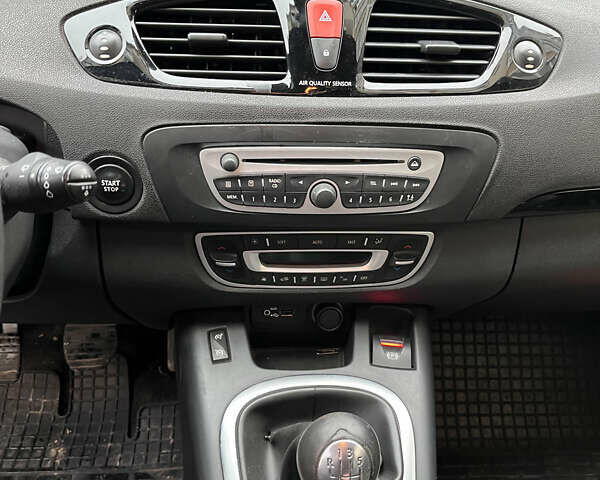 Чорний Рено Сценік, об'ємом двигуна 1.5 л та пробігом 279 тис. км за 7000 $, фото 17 на Automoto.ua