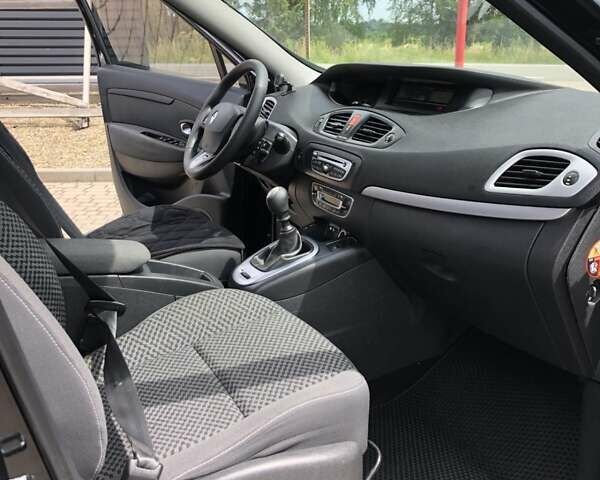 Рено Сценік 2011 у Коломые на Automoto.ua Чорний Рено Сценік, об'ємом двигуна 1.5 л та пробігом 158 тис. км за 5500 $, фото 11 на Automoto.ua