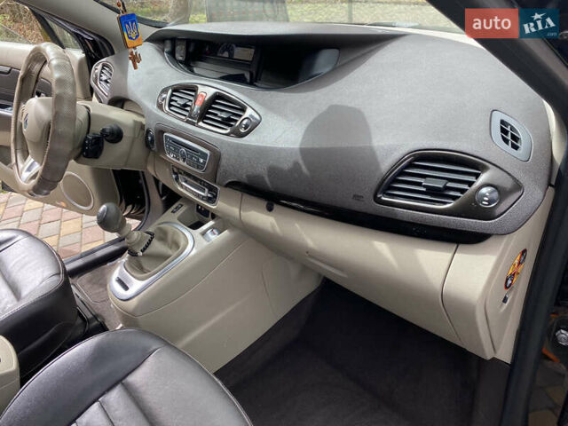 Черный Рено Сценик, объемом двигателя 1.6 л и пробегом 210 тыс. км за 7900 $, фото 6 на Automoto.ua