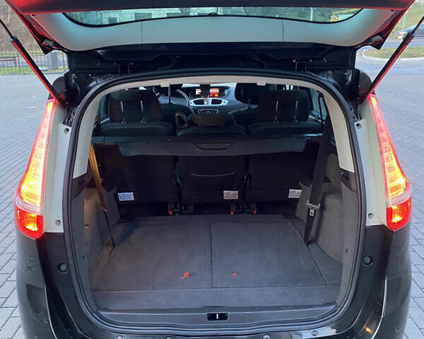 Черный Рено Сценик, объемом двигателя 1.9 л и пробегом 220 тыс. км за 7800 $, фото 16 на Automoto.ua