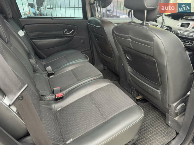 Черный Рено Сценик, объемом двигателя 1.6 л и пробегом 325 тыс. км за 8300 $, фото 13 на Automoto.ua